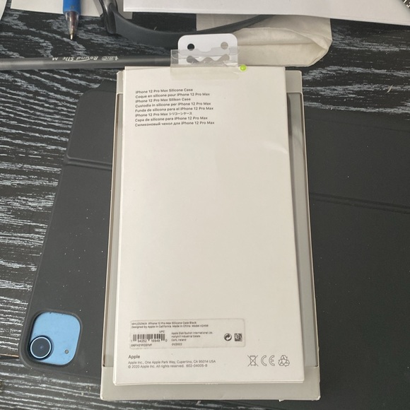 Apple Silicone Case with MagSafe for iPhone 12 mini - Midnight(New) - Picture 2 of 8